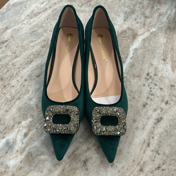 Big Tree Women’s Velvet Pointy Toe Kitten heel Dressy Shoes W/ Jewel Tops Sz 38 - Picture 2 of 14